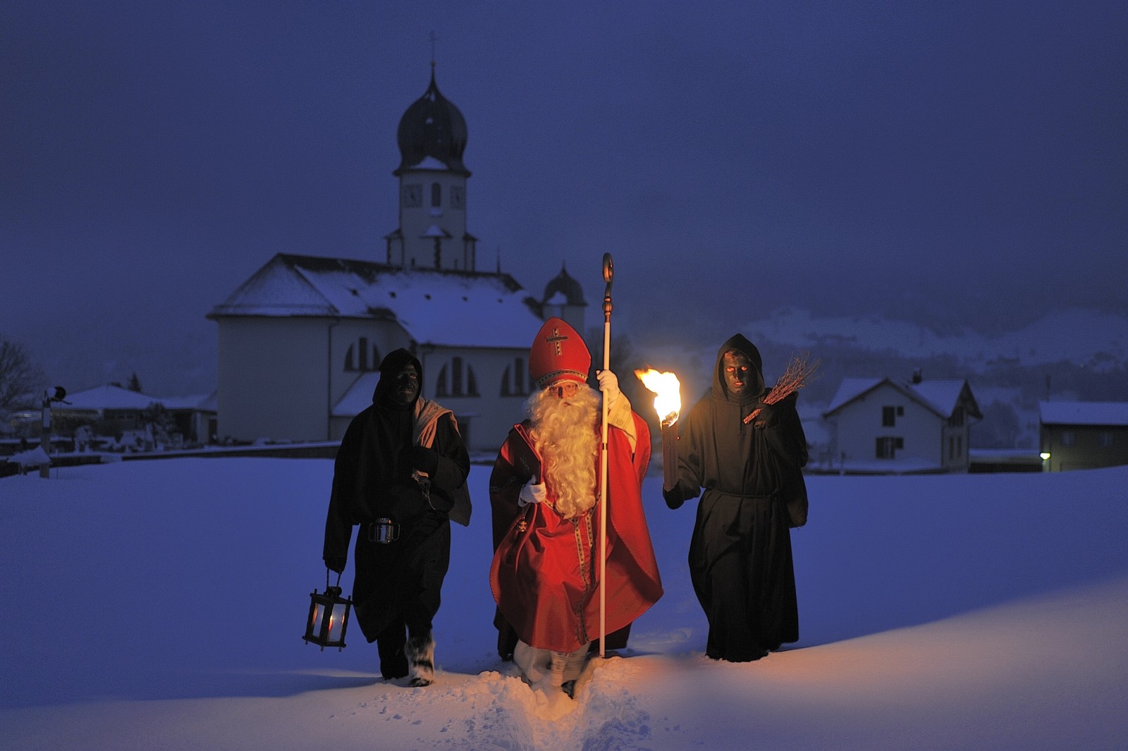 Geniessen Sie die Weihnachtsstimmung am Engelweg mit der Treib-Seelisberg-Bahn